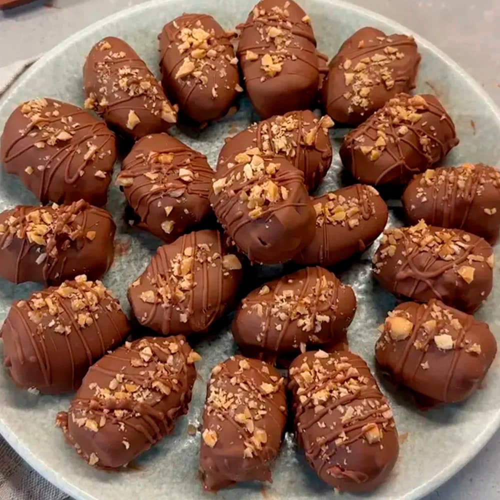 Chokladdoppade dadlar med jordnötssmör