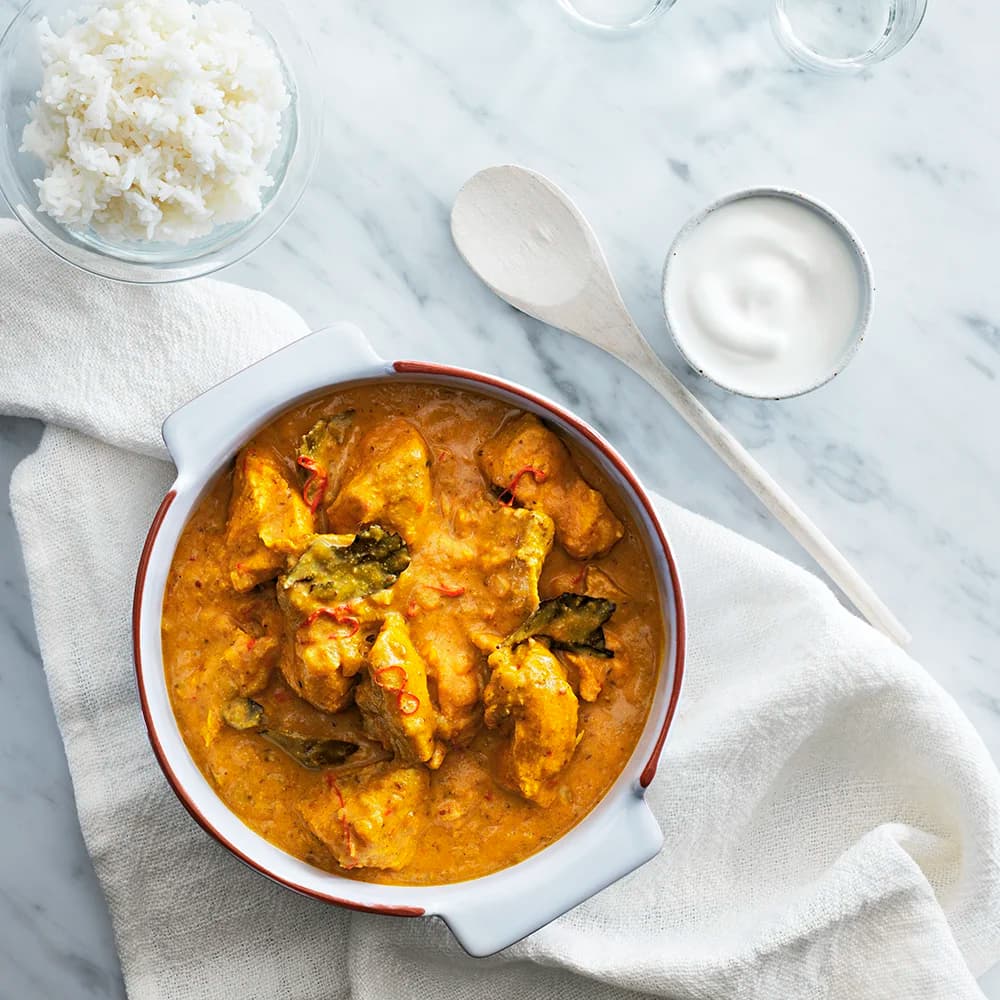 Korma med friterade lökbollar