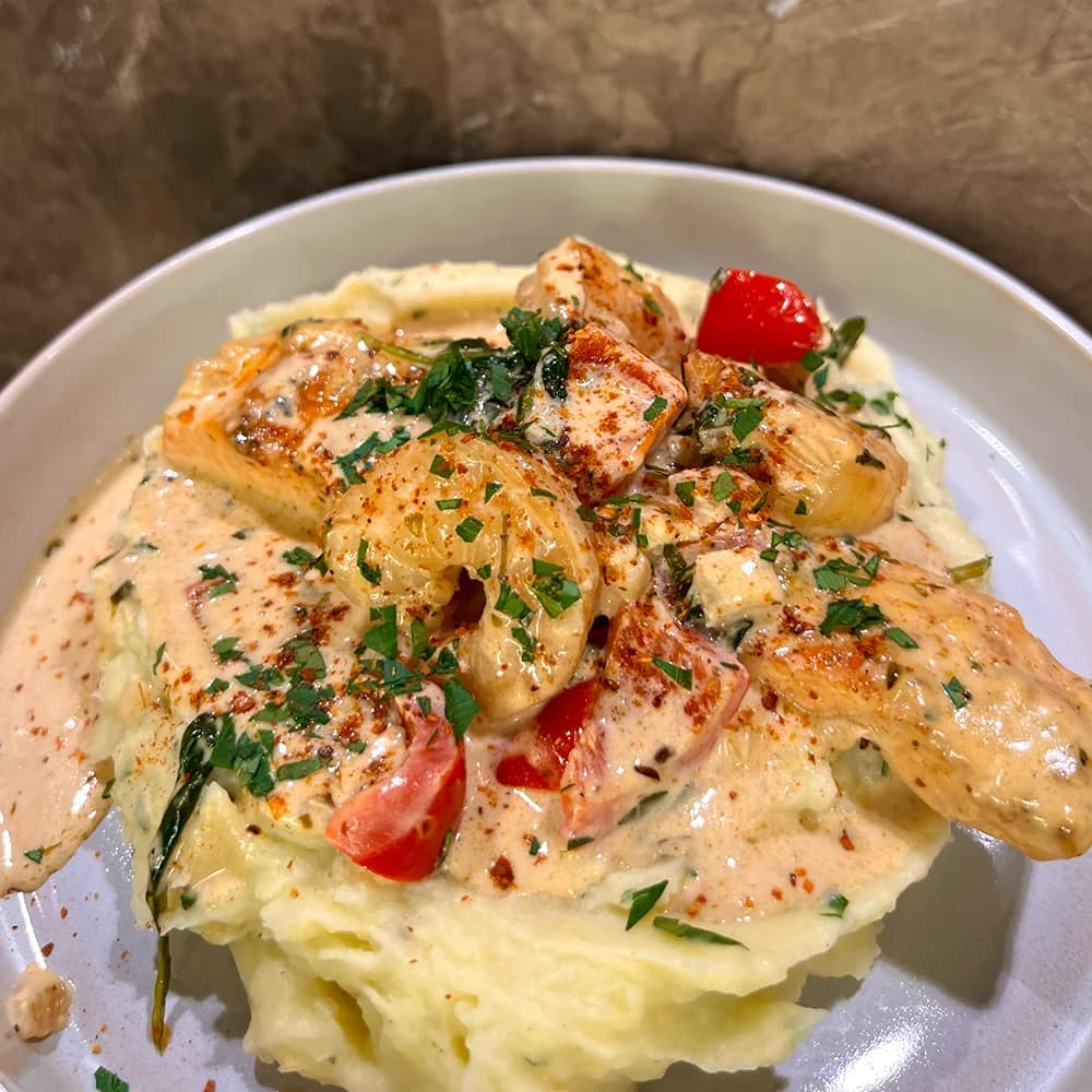 Krämig Lax Med Räkor och Potatismos