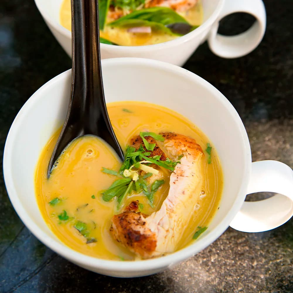 Ramen med kycklingbuljong och grön curry