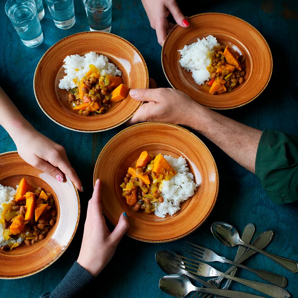 Curry på sötpotatis och burkbönor