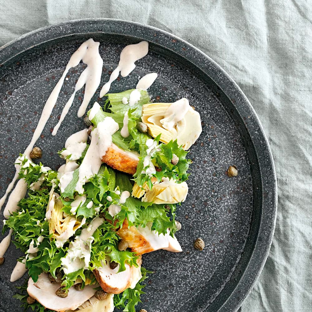 Tonnato med tonfisksås, kapris och kronärtskockssallad