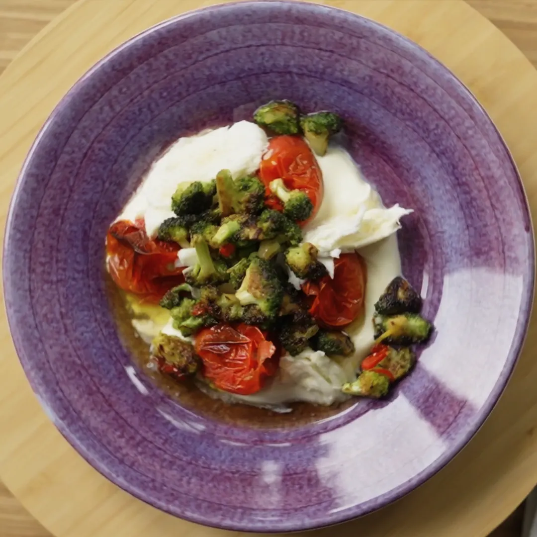 Broccoli med mozzarella och ugnsbakade tomater