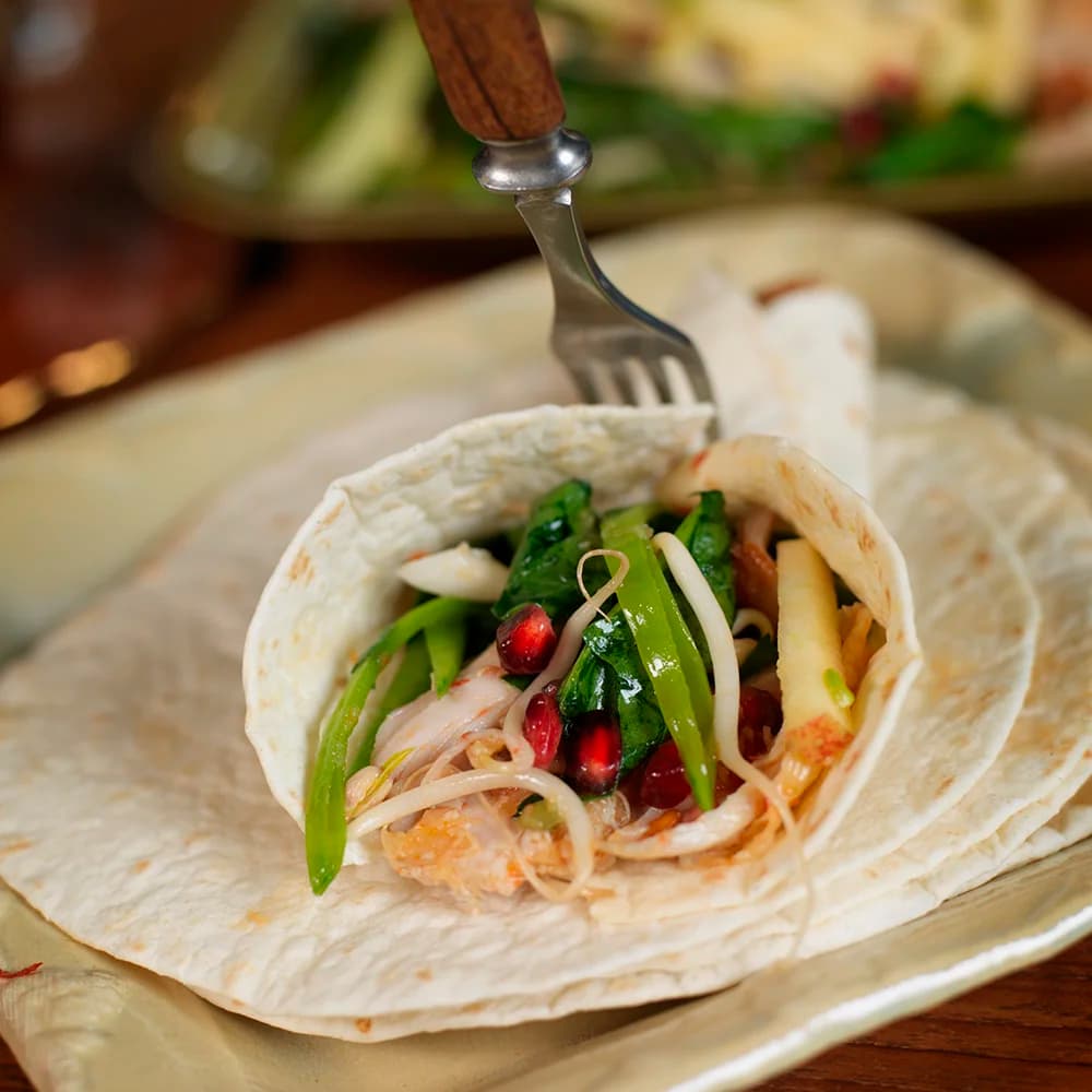 Asiatisk kycklingsallad i wrap