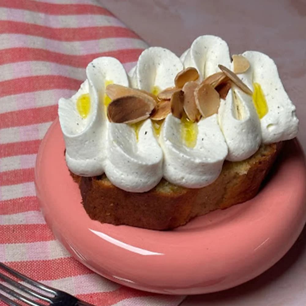 Apelsin och olivolja kaka med chantilly cream