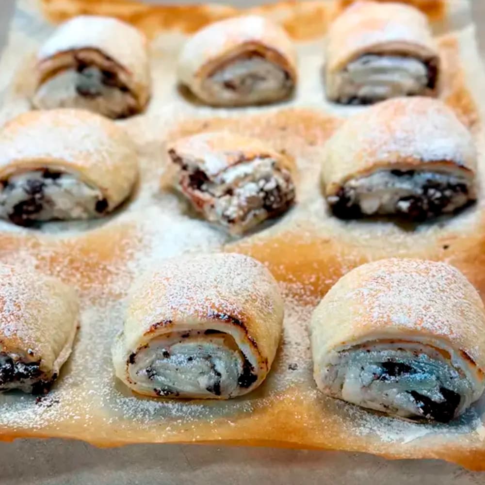 Smördegsrullar med ricotta och choklad