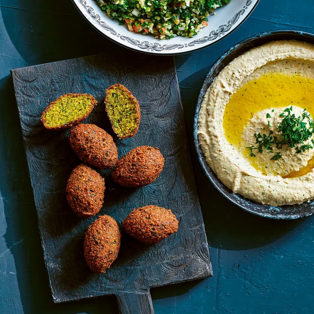 Gulärtsfalafel med tabbouleh och hummus