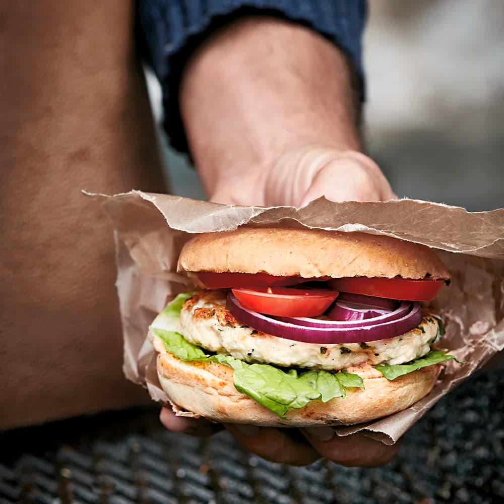 Kycklingburgare med chilimajonnäs och hemlagad ketchup