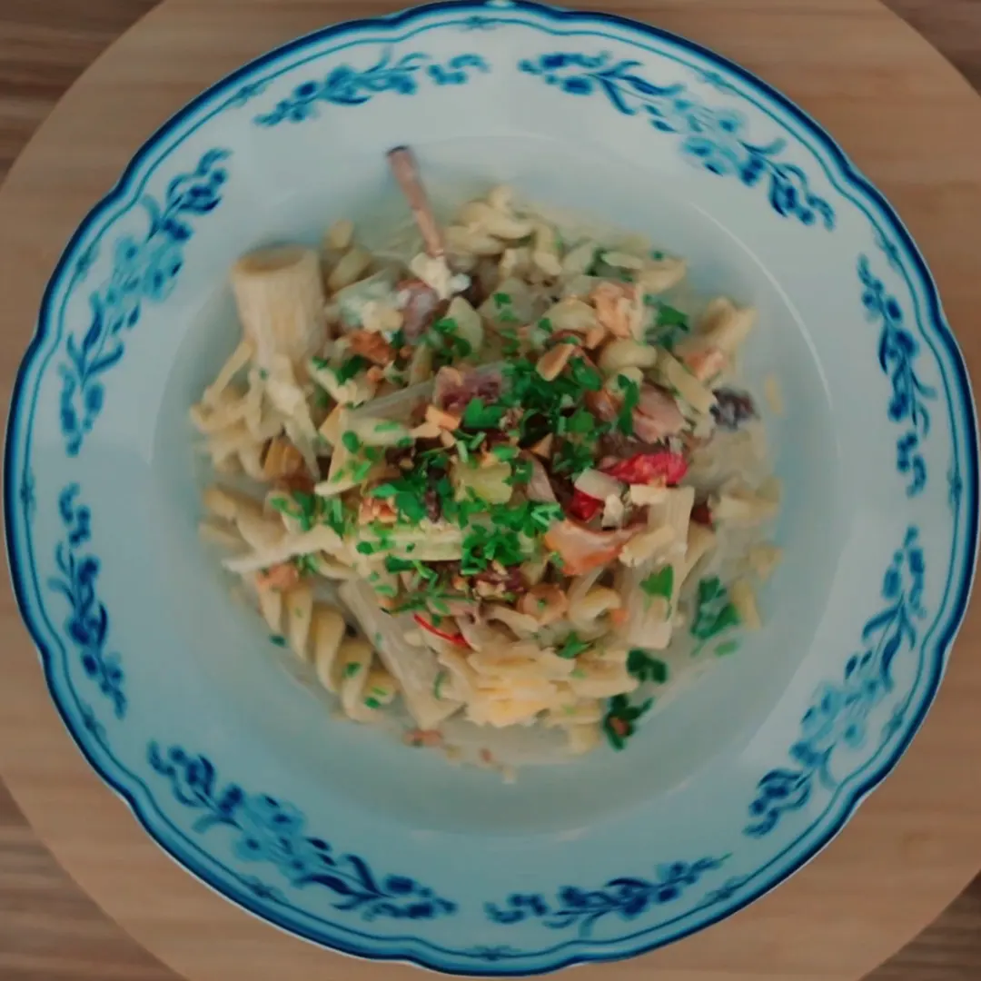 Kantarellpasta med rökt sidfläsk och ädelostsås