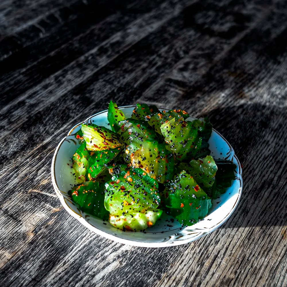 Picklad gurka med chili och sesam
