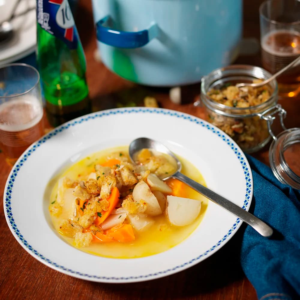 Rotfruktssoppa Med Chilikrutonger