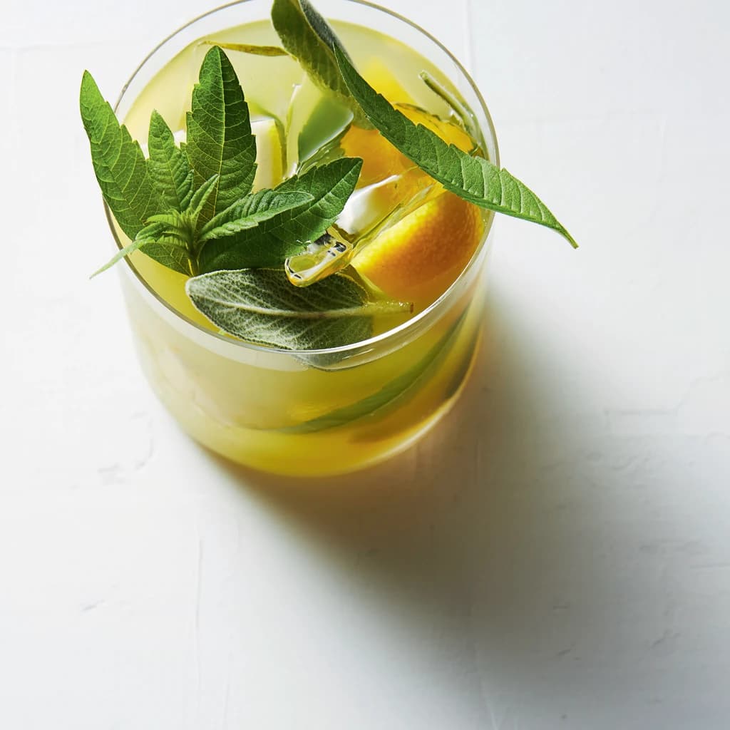 Iste med salvia och citron
