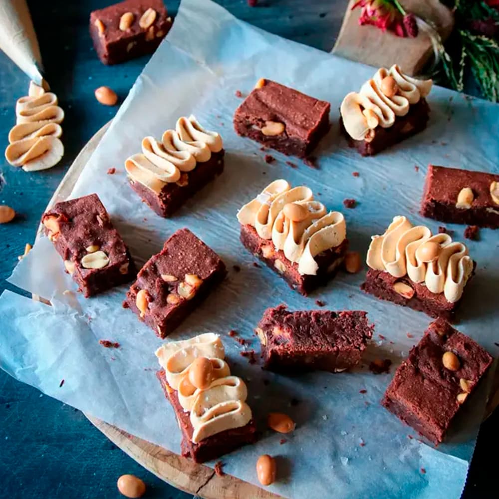 Brownies med nötter och saltkaramellkräm