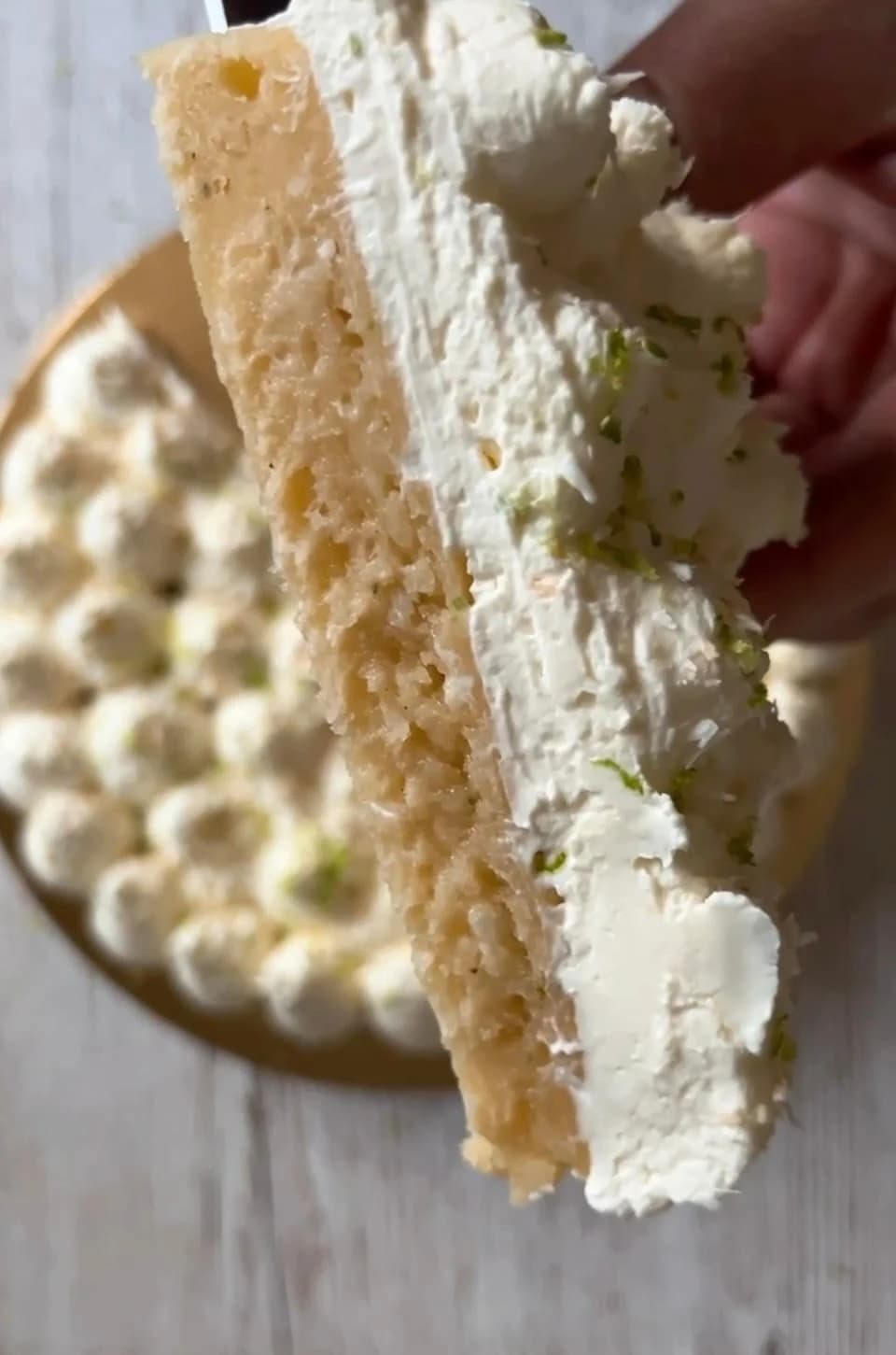 Kokos och limekladdkaka med mascarponegrädde