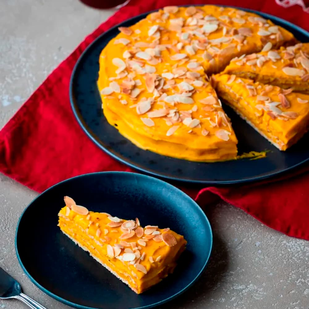 Mandeltårta med saffran och brynt smör