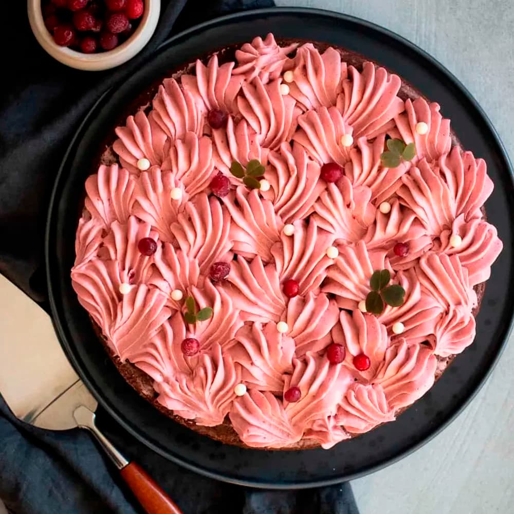 Kladdkaka med lingoncheesecakefrosting