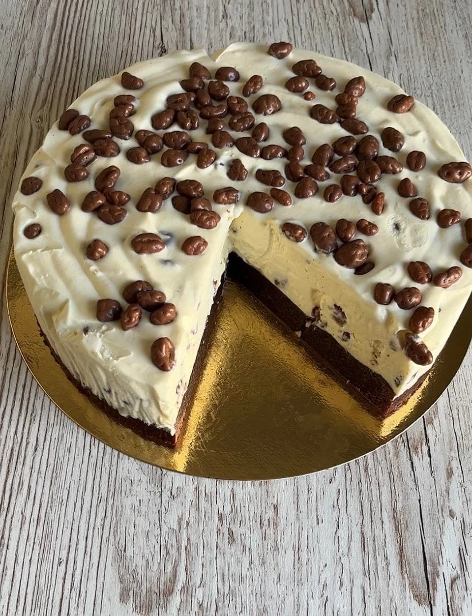 Glasstårta med kladdkaka och kinasnacks