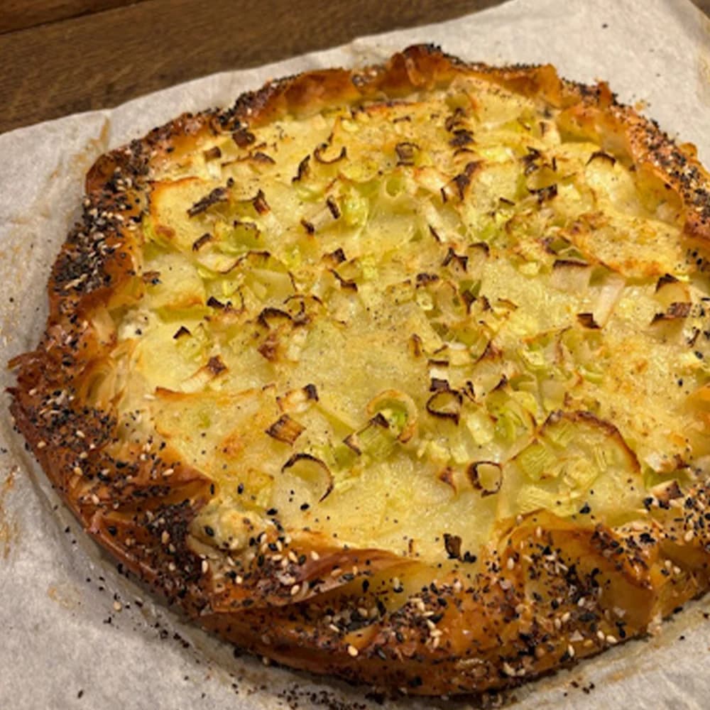 Filo galette med potatis, purjolök, kronärtskocka och Comté