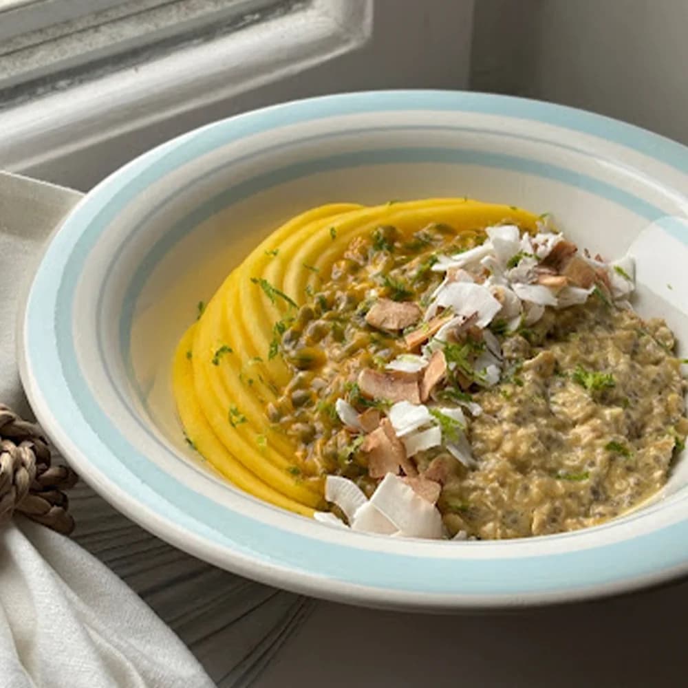 Overnight oats med mango, kokos och lime