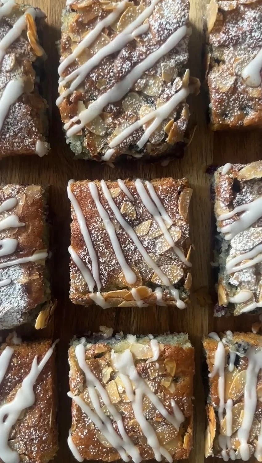 Mazarin och blåbärsrutor