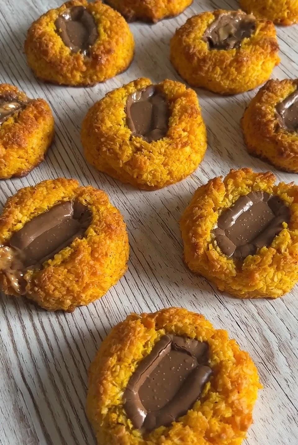 Kokoskakor med saffran och dumle