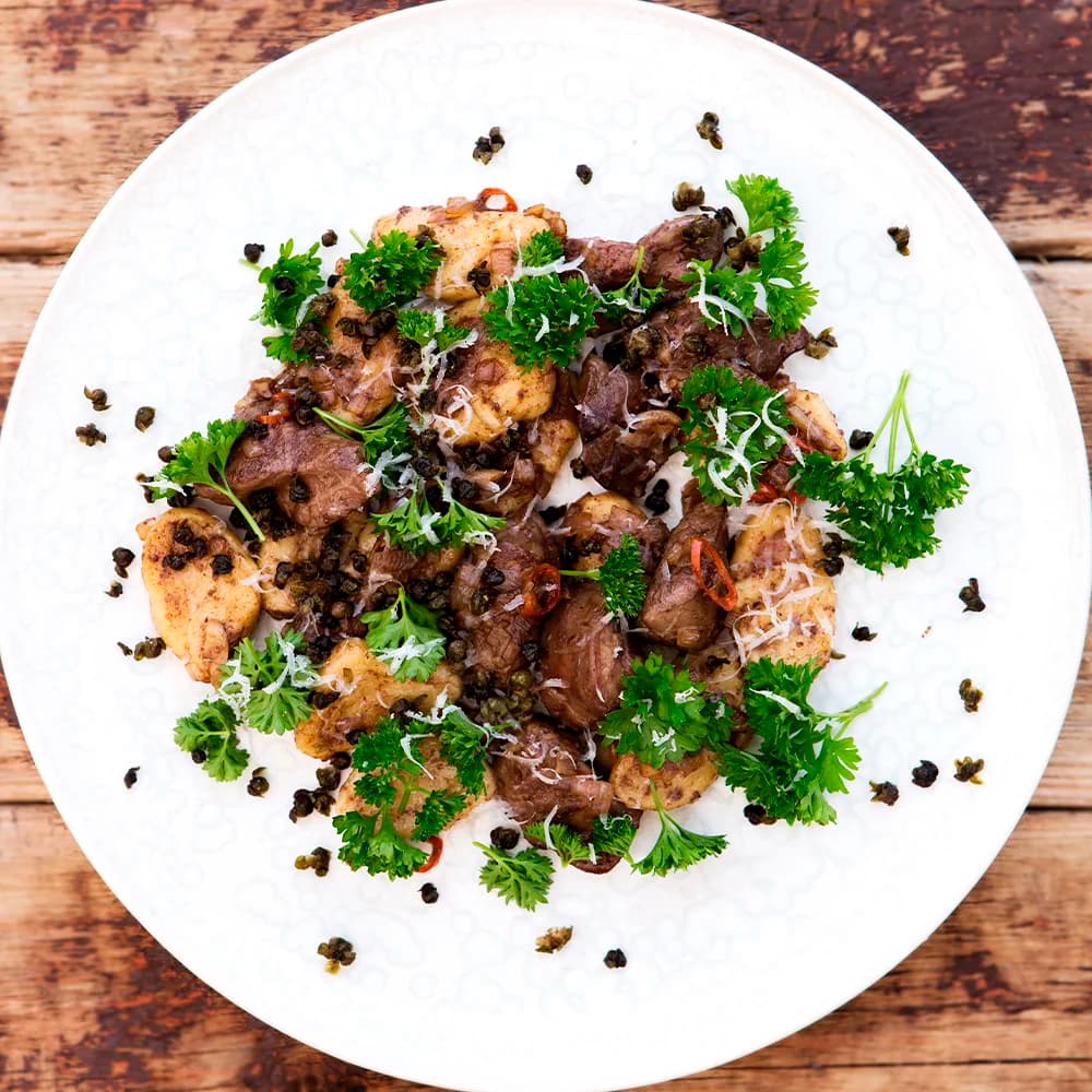 Kycklinglever med gnocchi och ramslök