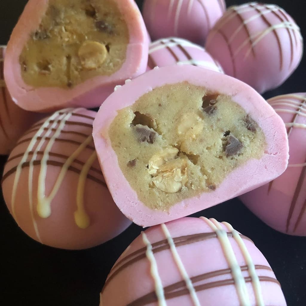 Cookie dough bollar