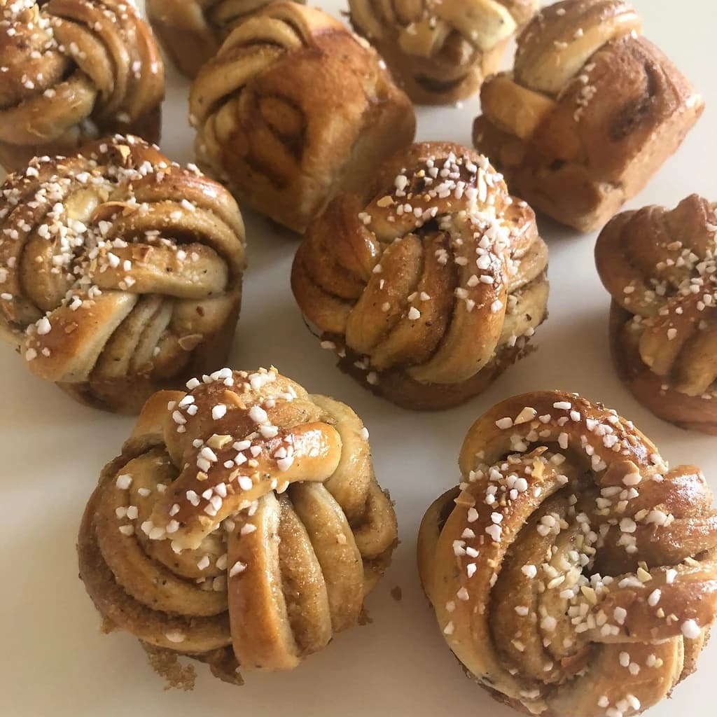 Kanelbullar med mandelmassa i muffinsform