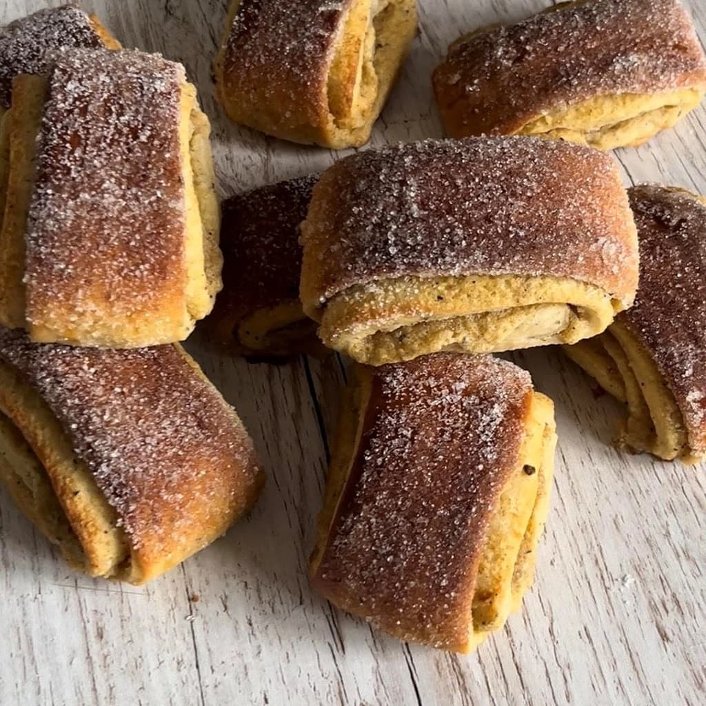 Kardemummagifflar med brynt smör och socker