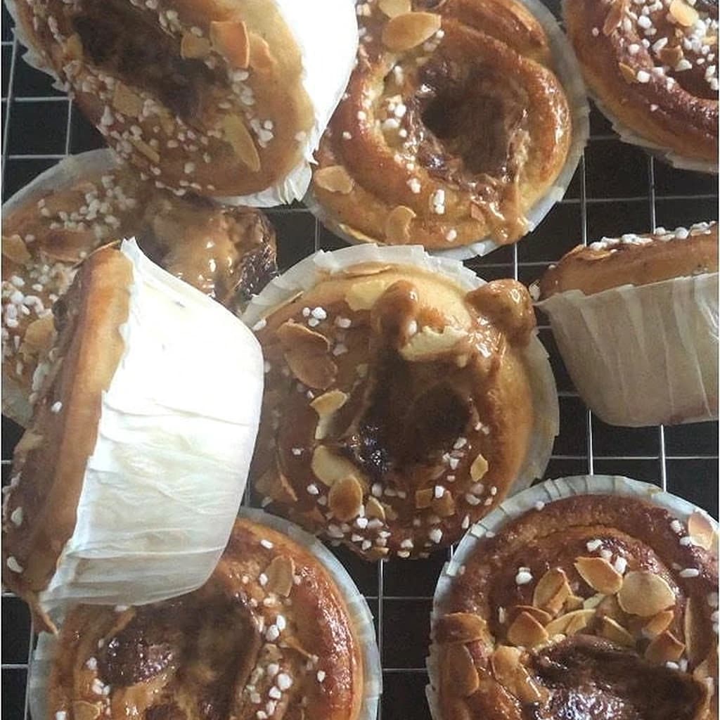 Kardemummasnäckor med dumlegömma