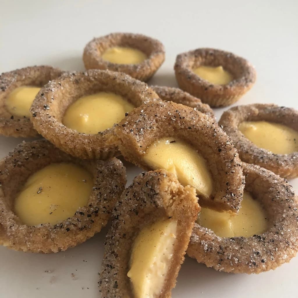 Vaniljgrottor med brynt smör och kardemummasocker