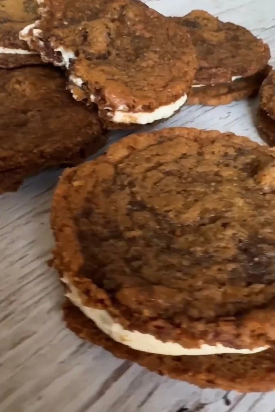 Frosting cookies