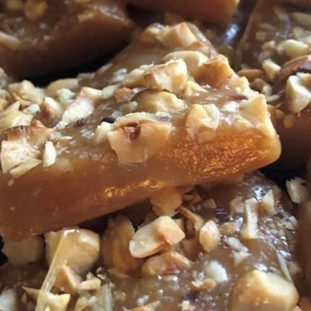 Gräddkolor med hasselnötter och flingsalt