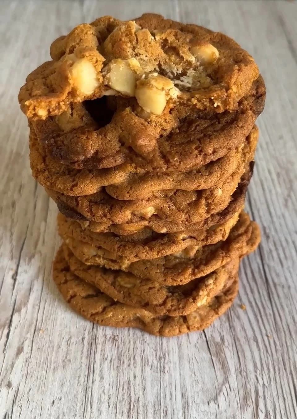 Cookies med macadamianötter och vit choklad