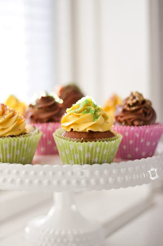 Halloncupcakes med kolafrosting