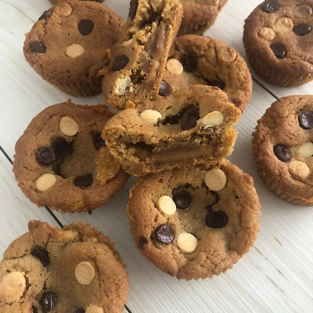 Krispiga och sega kakor med dumle och cornflakes