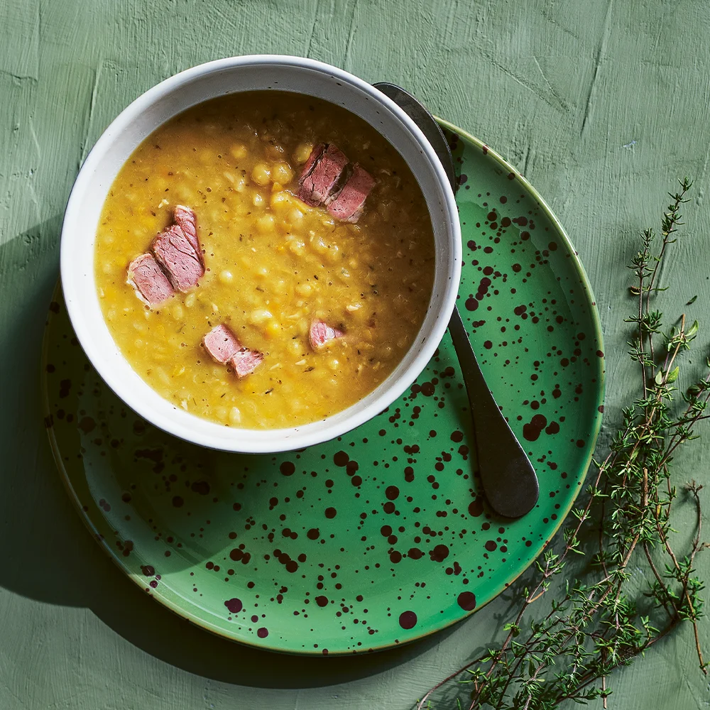 Gul ärtsoppa by Tareq Taylor
