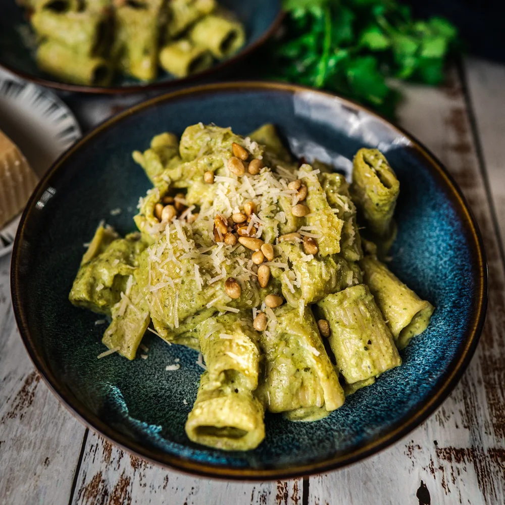 Zucchini pasta med valnötter