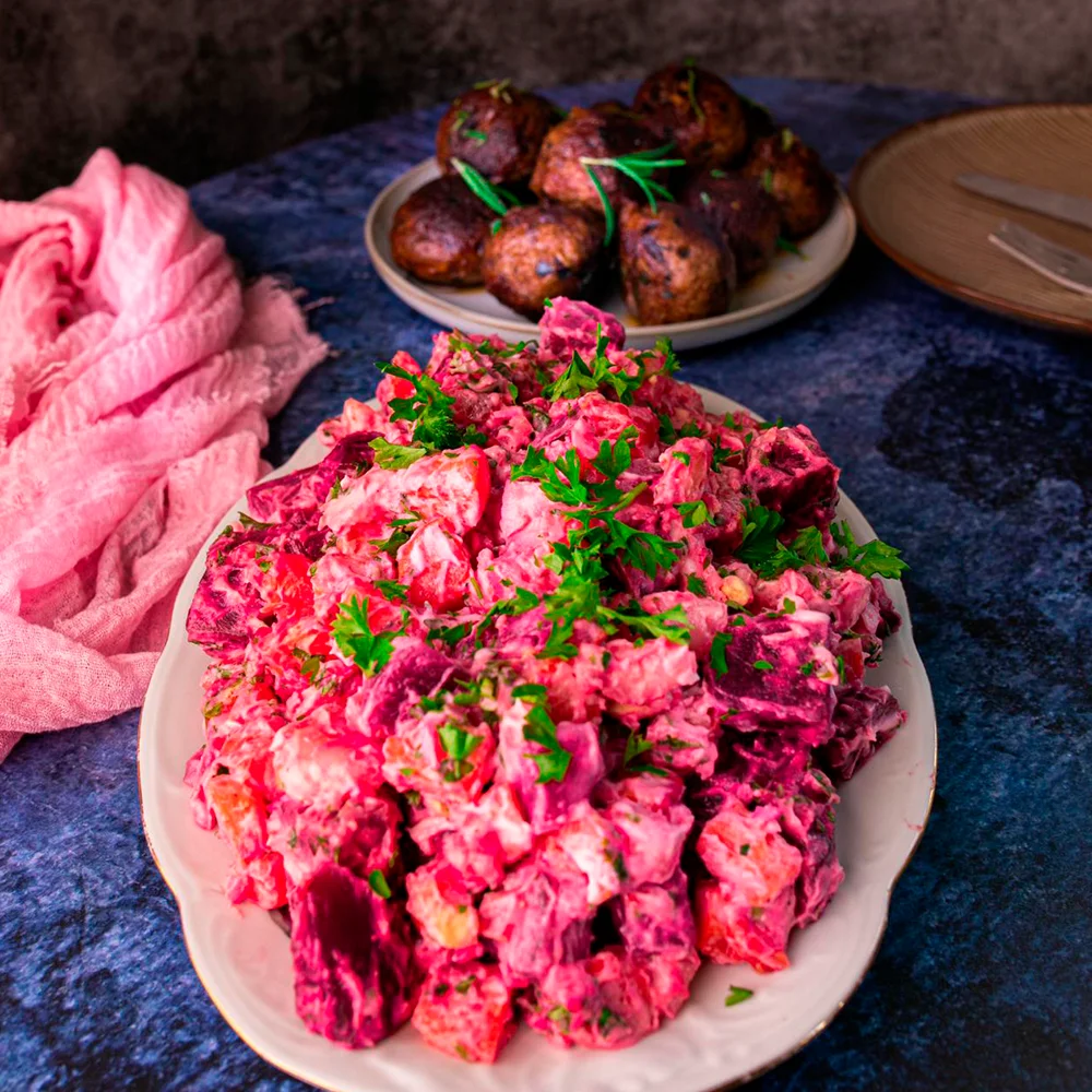Ensalado de payaso – colombianska potatis och rödbetssallad by Khadija Mohamud