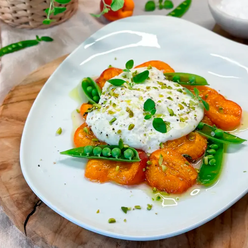 Burrata med ugnsstekta aprikoser