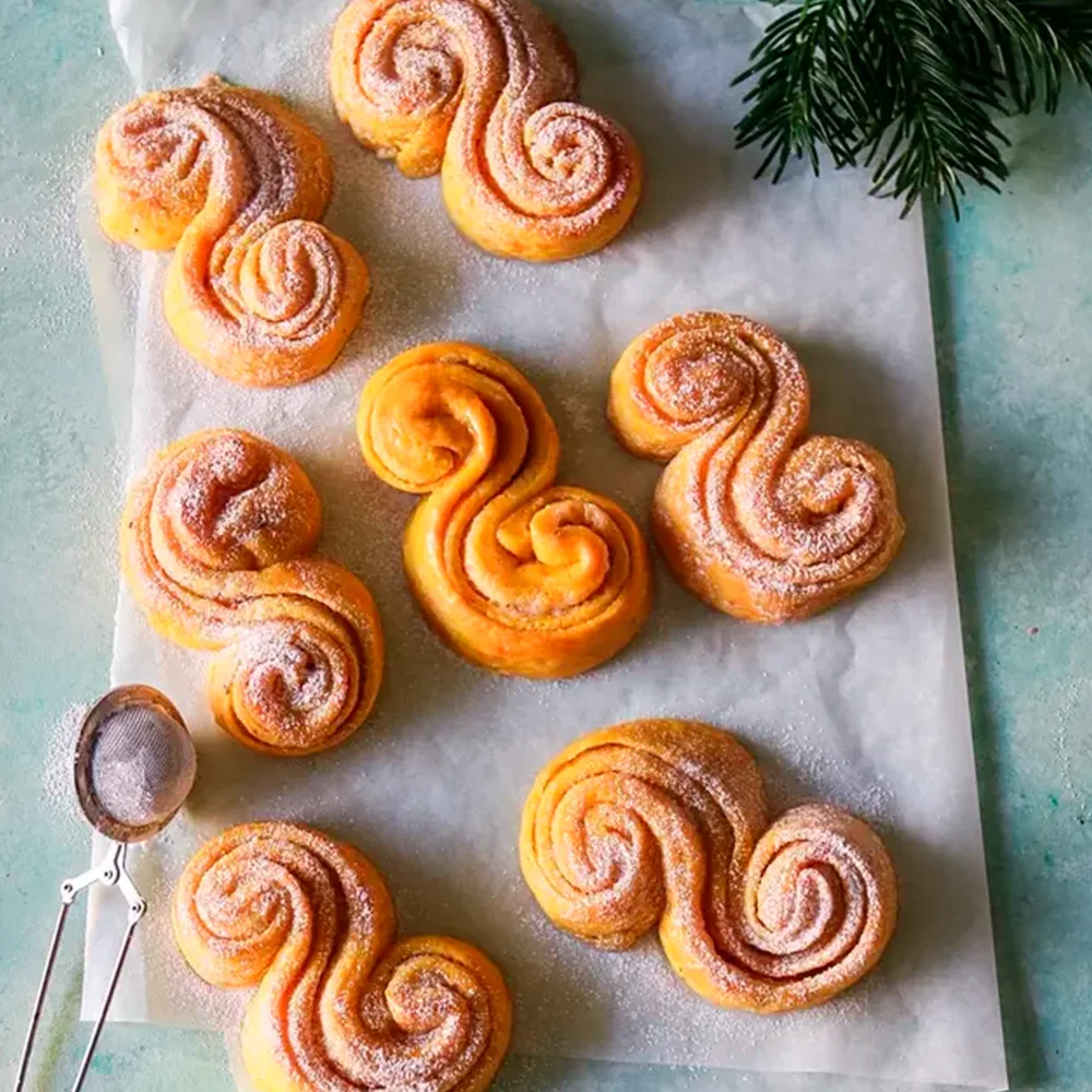 Fyllda lussekatter med vit choklad by Simona Muntean