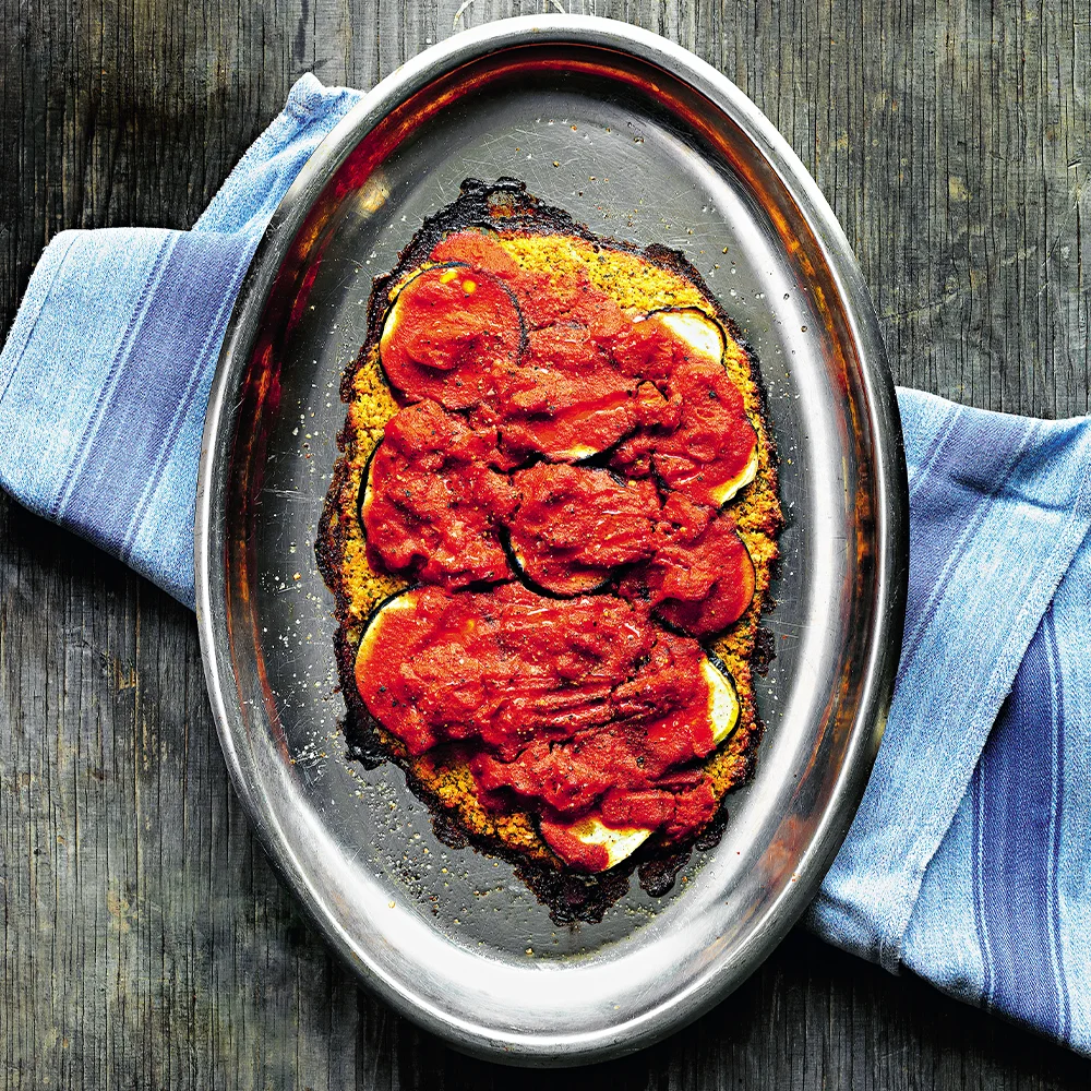 Aubergine med tomat och röd linsfärs by Tareq Taylor