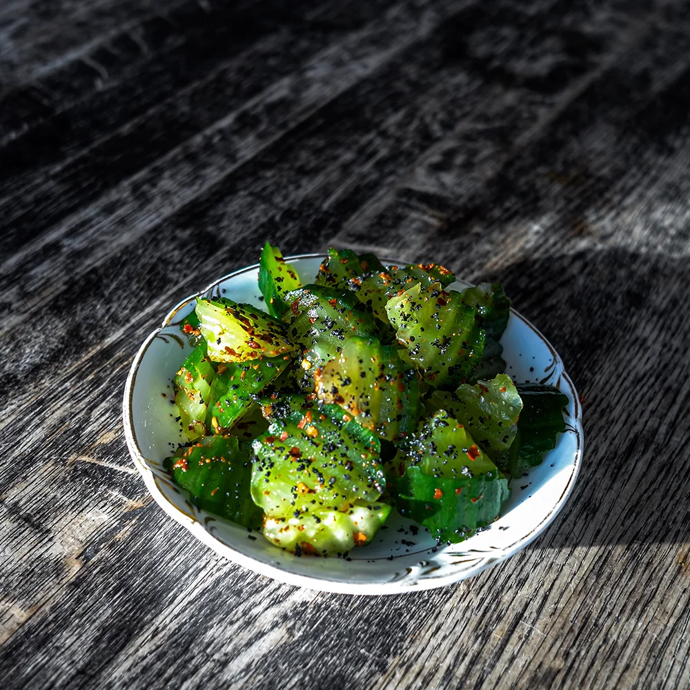 Picklad gurka med chili och sesam by Tim Björkman